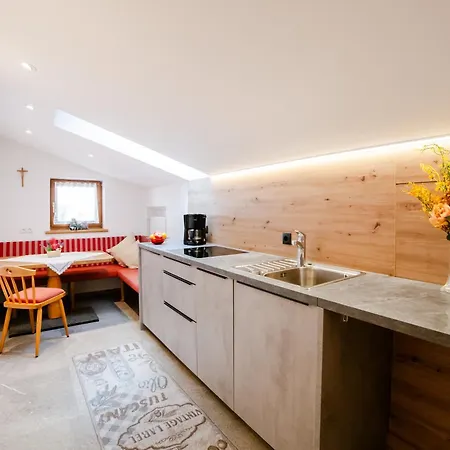 Haus Stecher Apartman Nauders